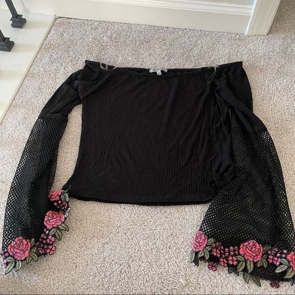 Ribbed long sleeved shirt with mesh sleeves - Picture 1 of 4